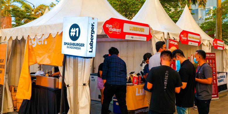 CEO & Co-Founder ESB, Gunawan, menambahkan informasi bahwa Ayomakan menggelar festifal kuliner bertajuk Fast, Feast, Festive di Pulau Satu, Senayan Park Mall, Jakarta Pusat, sejak 5 hingga 16 April 2023.