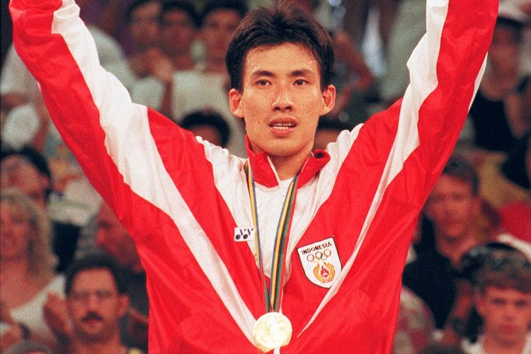 Tunggal putra Indonesia Alan Budikusuma setelah memenangi pertandingan melawan petenis Denmark T.S. Lauridsen pada Olimpiade 1992 di Barcelona pada 4 Agustus 1992. Selanjutnya, Alan saat itu berhasil meraih emas Olimpiade.