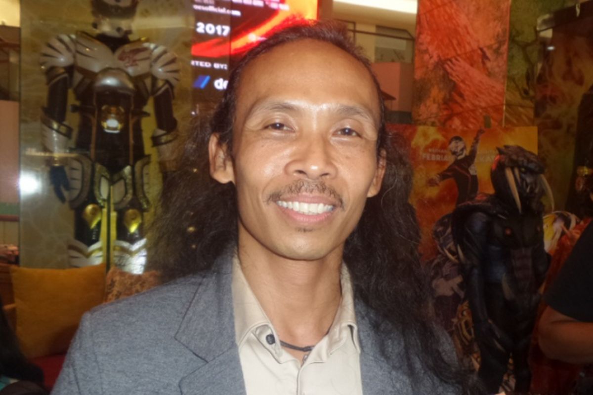 Yayan Ruhian diabadikan usai konferensi pers film Satria Heroes: Revenge of Darkness di Plaza Indonesia, Jakarta Pusat, pada Kamis (27/4/2017). 