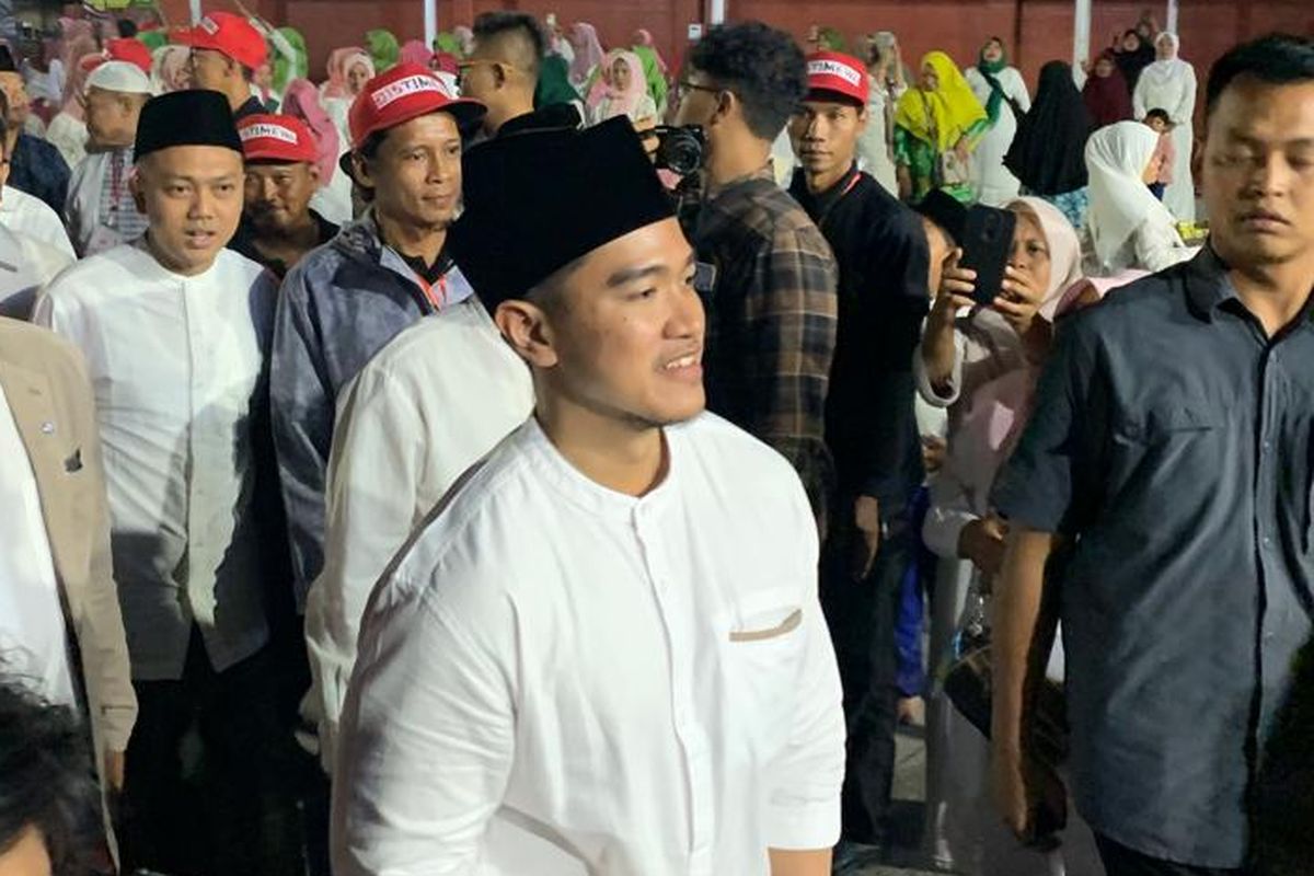 Ketua Umum Partai Solidaritas Indonesia (PSI) Kaesang Pangarep mengikuti istighosah ulang tahun PSI Ke-10 sekalIgus peringatan Maulid Nabi Muhammad SAW di Pahlawan Bisnis Center (PBC), Kota Madiun, Selasa (1/10/2024) malam.