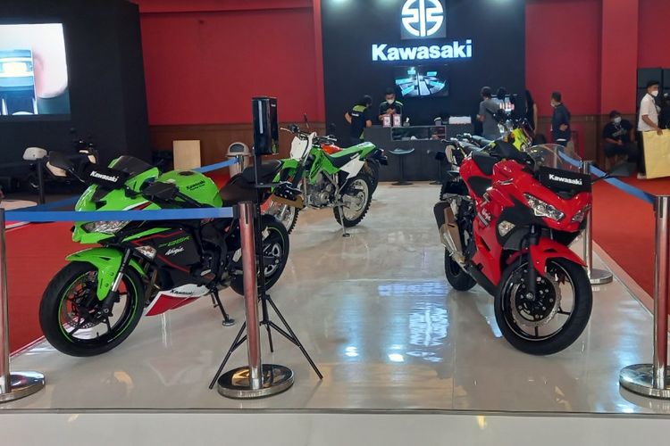 Kawasaki ikut memeriahkan Indonesia International Motor Show (IIMS) 2022. Berada di Hall C, booth Kawasaki memiliki luas 330 m2.