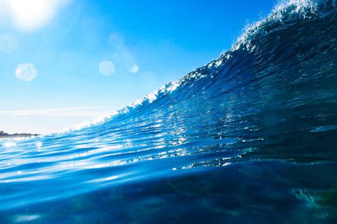 Mengapa Air Laut Rasanya Asin? Simak Penjelasan Berikut