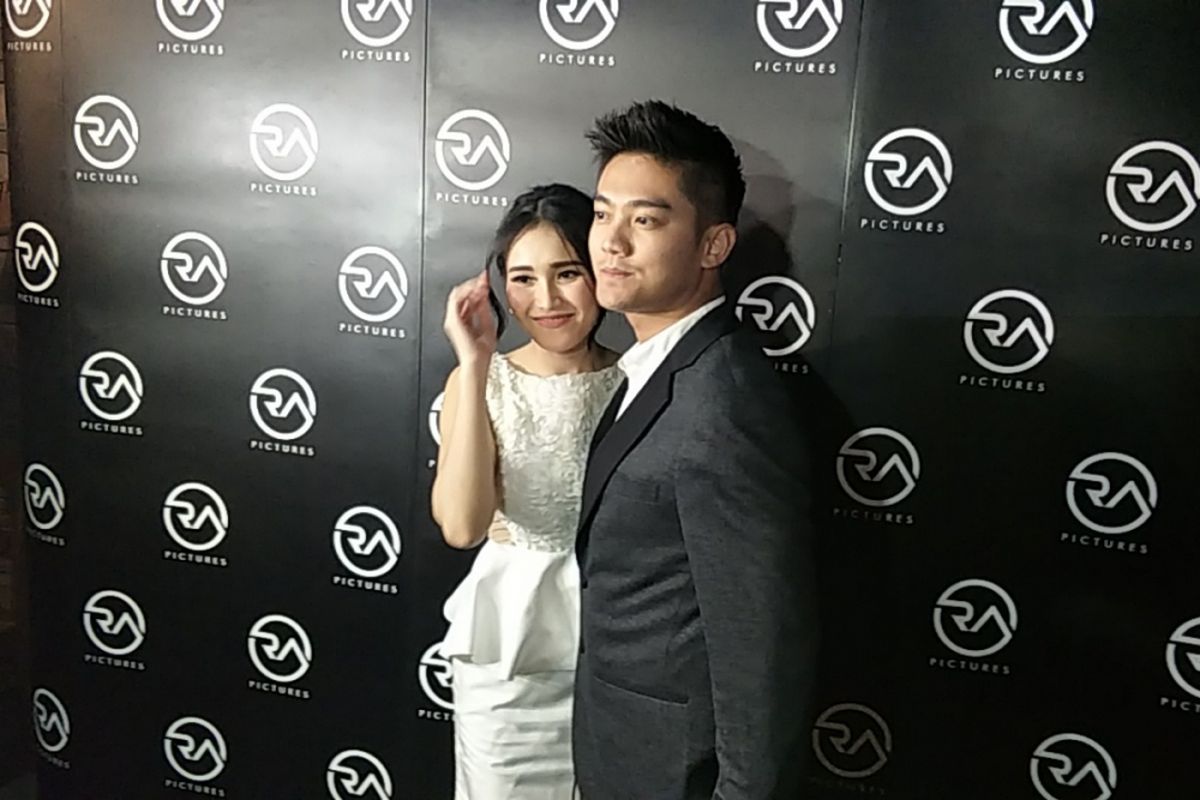 Ayu Ting Ting dan Boy William dalam konferensi pers film Dimsum Martabak di Dapur Seafood, Pantai Mutiara, Jakarta Utara, Sabtu (21/4/2018) malam.