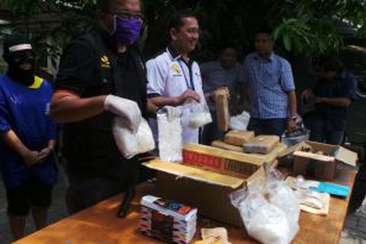 Badan Narkotika Nasional memusnahkan barang bukti dari lima kasus narkoba yang pernah diungkap sebelumnya. Kamis (7/11/2013).