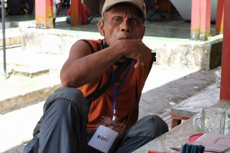 Aris (73) PMI stranded yang selalu bangga sebagai WNI. Selama 40 tahun bekerja di Malaysia logat Indonesianya masih lebih kental seakan tidak terpengaruh dengan dialek Melayu