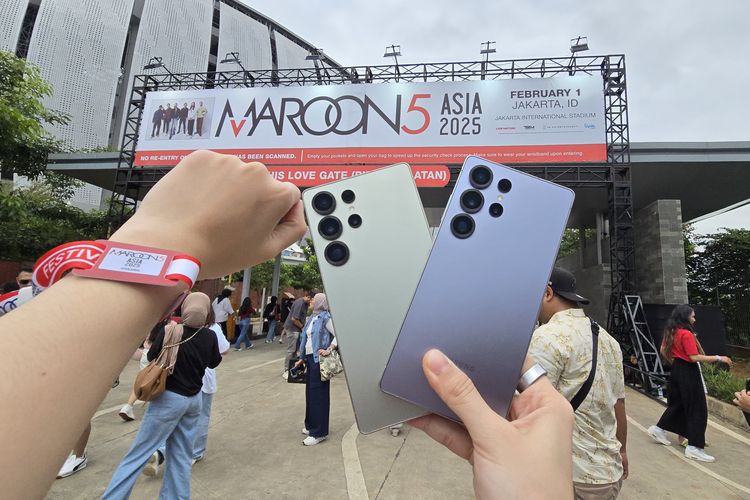 Samsung S25 Ultra jadi HP konser andalan kami untuk menonton konser Maroon 5 di Jakarta International Stadium (JIS) pada 1 Februari 2025.