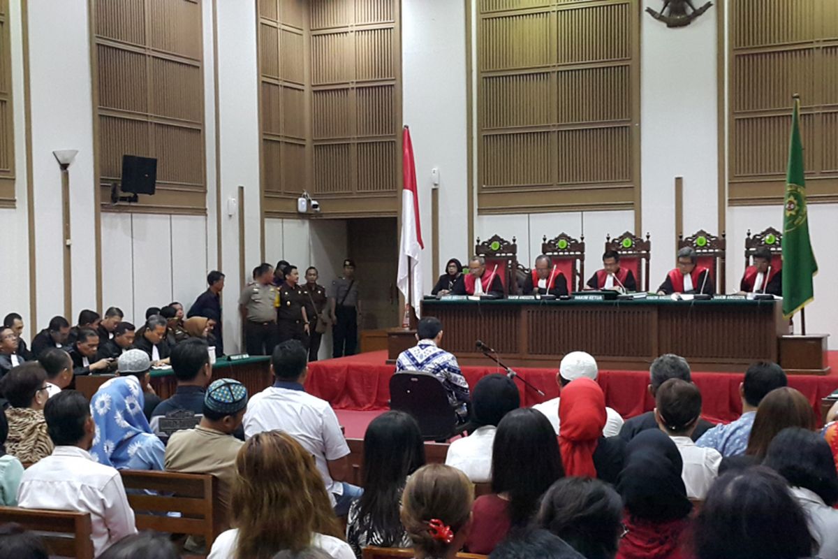 Suasana sidang putusan dugaan penodaan agama dengan terdakwa Basuki Tjahaja Purnama (Ahok) di Auditorium Kementerian Pertanian, Ragunan, Jakarta Selatan, Selasa (9/5/2017).