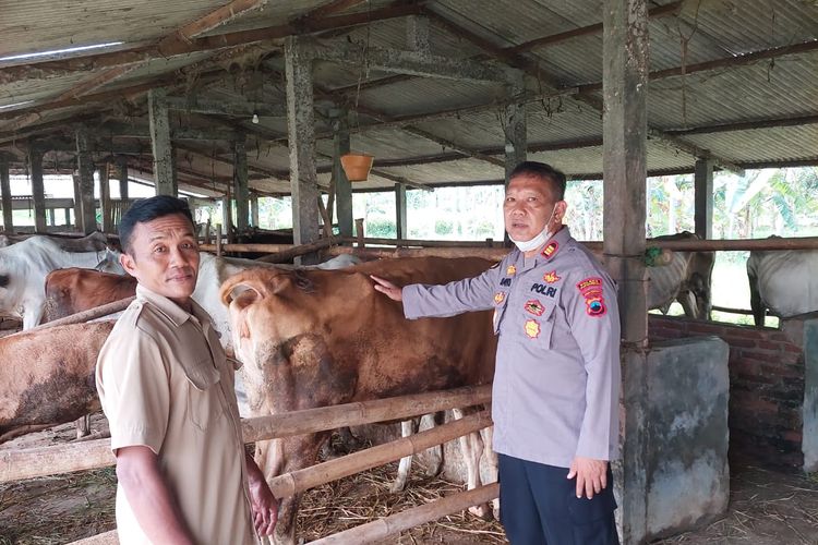Dok Polsek Pituruh: Kapolsek Pituruh AKP Saptohadi melakukan patroli di wilayah Kecamatan Pituruh Kabupaten Purworejo Jawa Tengah 
