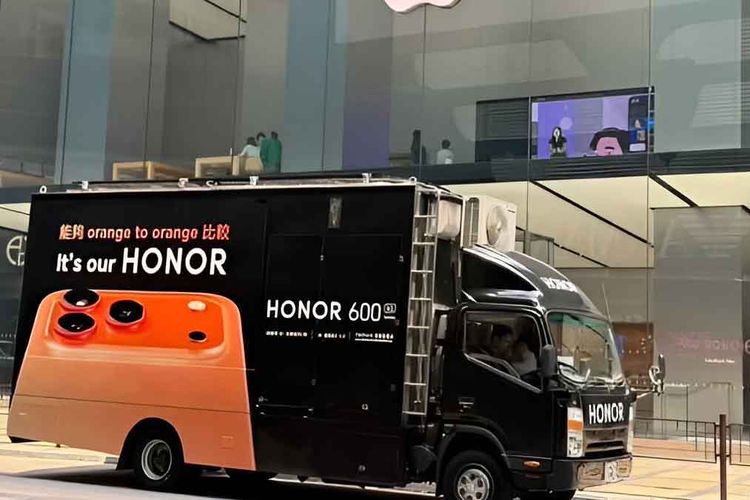 Aksi Nyeleneh Honor, Pamer HP Mirip iPhone 17 di Apple Store