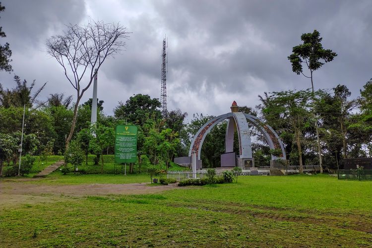 Puncak Gunung Tidar Magelang.