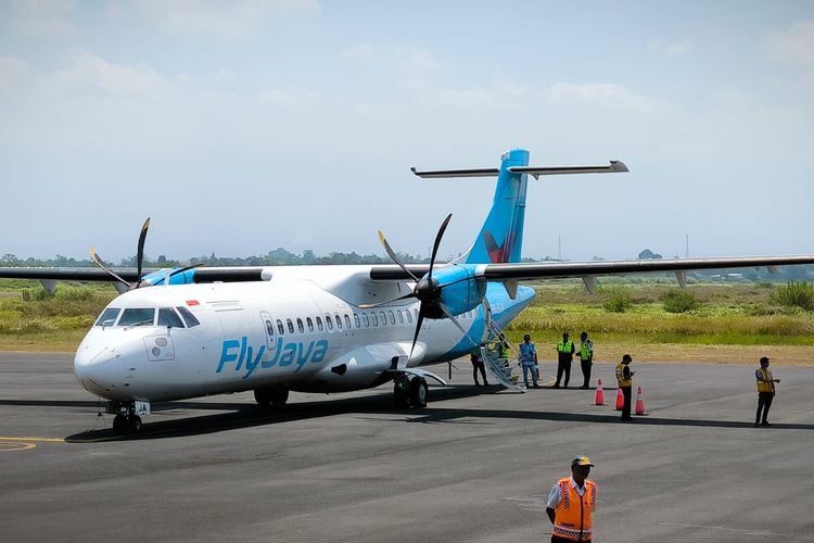 Maskapai penerbangan Fly Jaya mendarat perdana di Bandara Notohadinegoro Jember pada 17 Agustus 2025.
