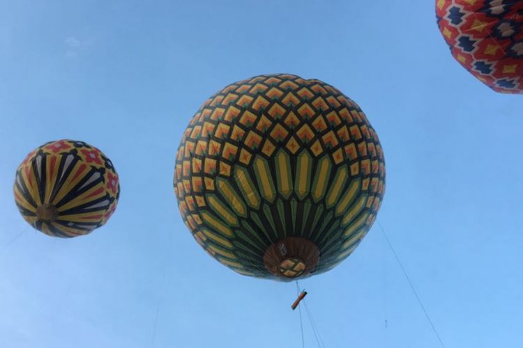 Suasana penyelenggaraan Java Balloon Festival 2018 di Kabupaten Wonosobo, Provinsi Jawa Tengah, Selasa (19/6/2018). Festival diadakan Kementerian Perhubungan bersama AirNav Indonesia dalam rangka meredam maraknya balon udara liar yang membahayakan keselamatan penerbangan dalam beberapa hari terakhir.