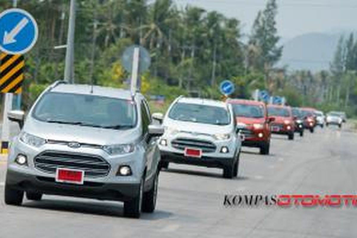 Ford EcoSport ketika digeber di jalanan naik-turun Hua Hin, Thailand.