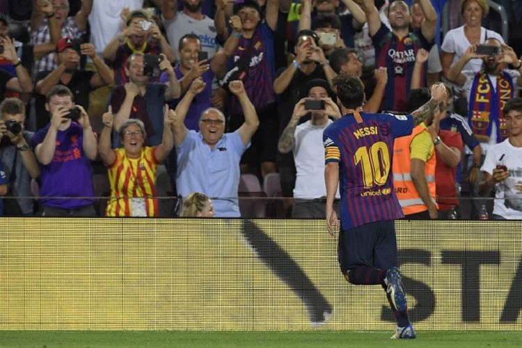 Lionel Messi merayakan gol Barcelona ke gawang Alaves pada pertandingan La Liga Spanyol di Stadion Camp Nou, 18 Agustus 2018. 
