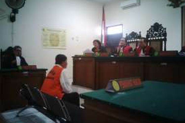 Dalang kondang asal Semarang Ki Joko Edan mulai diadili di Pengadilan Negeri Semarang, Kamis (1/12/2016)