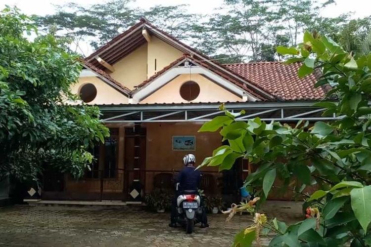 Rumah orangtua Bripka RR di Desa Kuntili, Kecamatan Sumpiuh, Kabupaten Banyumas, Jawa Tengah, Jumat (12/8/2022).