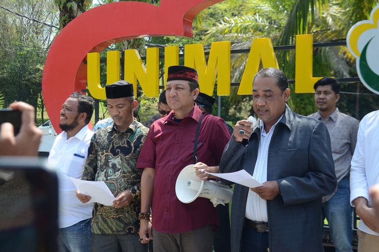 Belasan dosen dan guru besar Universitas Malikussaleh (Unimal) Kabupaten Aceh Utara, Provinsi Aceh, Senin (5/2/2024) meminta pemerintah netral dalam Pemilihan Umum (Pemilu) 14 Februari 2024 ini.