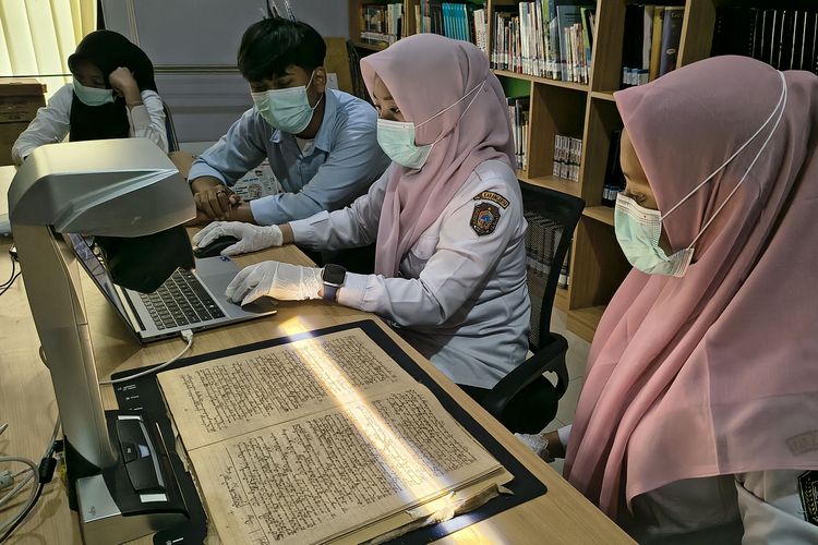 Ditemukan Usai Kebakaran, Naskah Serat Menak hingga Nitimani Didigitalisasi di Karanganyar