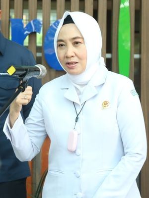 Kepala BMKG Dwikorita Karnawati (tengah).