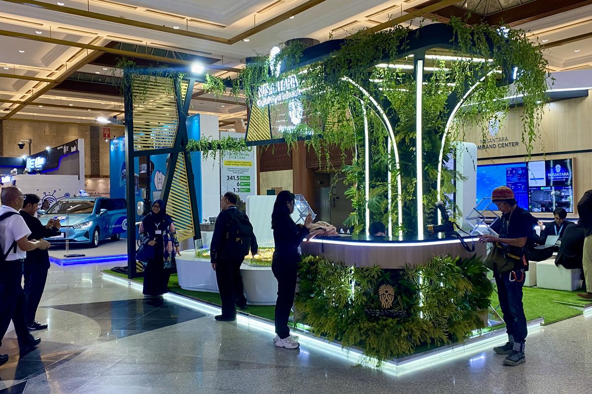 Suasana pameran The 19th Intelligent Transport System (ITS) Asia Pacific Forum 2024 di Jakarta Convention Center (JCC) Senayan, Jakarta Pusat, pada Selasa (28/5/2024).