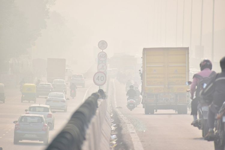Ilustrasi polusi udara. Kasus ISPA di Jabodetabek sudah tembus 200 ribu akibat polusi udara, para ahli kesehatan menyarankan untuk kembali memakai masker dan tidak bakar sampah.