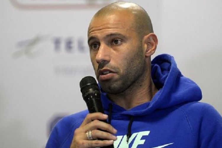 Javier Mascherano saat mempromosikan football-tennis di Guatemala, Sabtu (2/7/2016). 