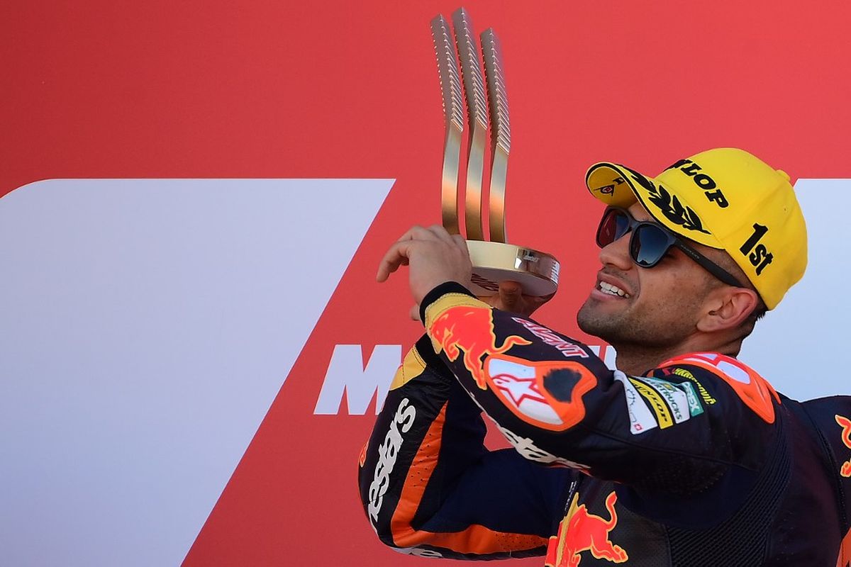 Rider Red Bull KTM Ajo, Jorge Martin, secara dramatis menjadi pemenang seri Moto2 Valencia pada Minggu (15/11/2020).