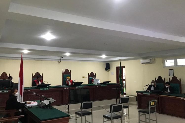 Mantan Manajer Bisnis PT Kimia Farma Diagnostika Sumatera I, Picandi Masco Jaya dihukum 10 tahun penjara oleh majelis hakim PN Lubuk Pakam karena terlibat kasus penggunaan alat swab antigen bekas di Bandara Kualanamu.