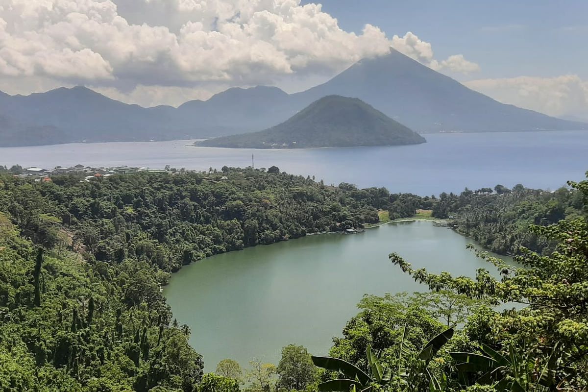 Pemandangan di sekitar Danau Laguna, Desa Ngade, Kelurahan Fitu, Kota Ternate, Provinsi Maluku Utara.