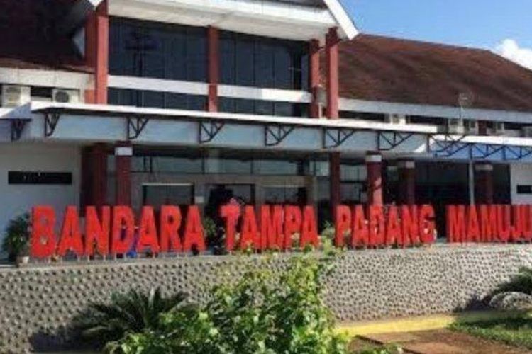 Bandara Tampa Padang Mamuju.