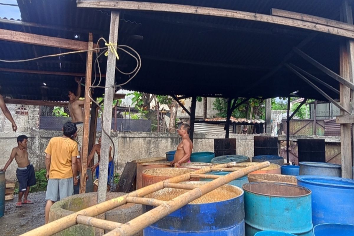 Salah Satu Pabrik Tempe di Kedaung, Pamulang, Tangsel melakukan aksi mogok produksi selama tiga hari karena harga kacang kedelai meroket