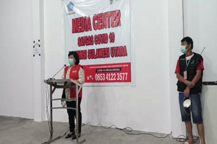 Ketua Satgas Covid-19 Sulut Debbie Kalalo saat memberikan penjelasan, di kantor Dinkes Sulut, Minggu (5/4/2020)
