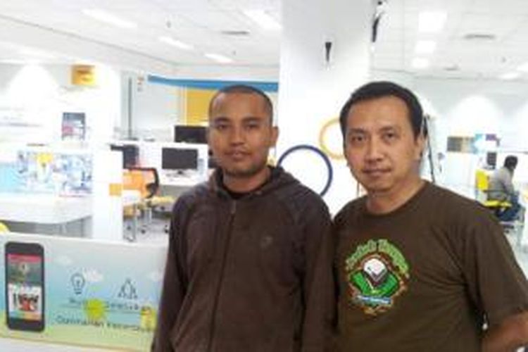 Bukik Setiawan (kanan) bersama anggota tim pengembangan aplikasi Takita sewaktu ditemui di Bandung Digital Valley.