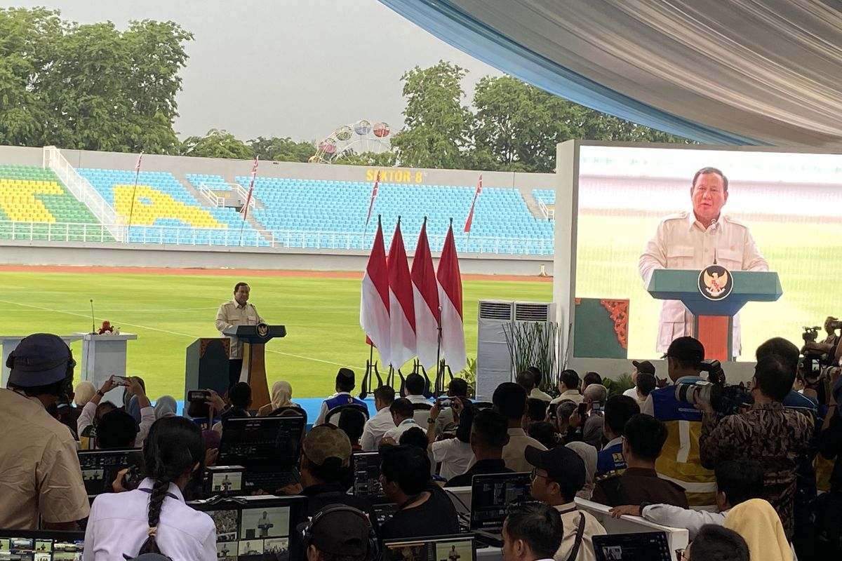 Presiden Prabowo Subianto saat meresmikan Stadion Gelora Delta Sidoarjo (GDS) Senin (17/3/2025). 