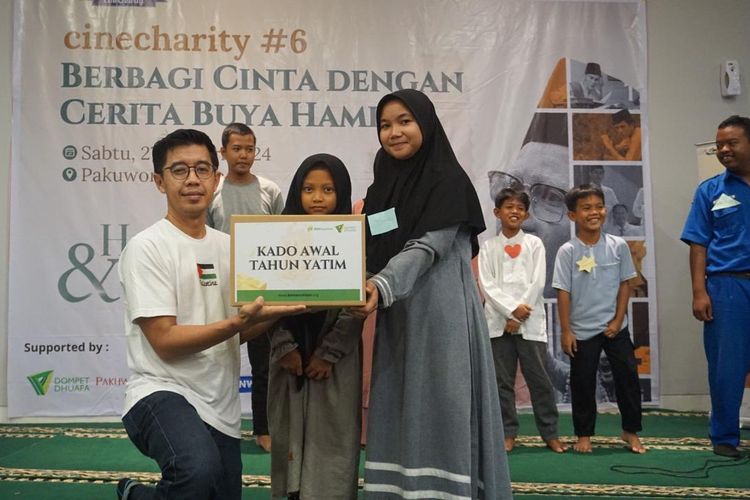 Dompet Dhuafa menggelar Cine Charity #6 bertajuk Berbagi Cinta dengan Cerita Buya Hamka di Masjid Al Husnah dan CGV Pakuwon Mall, Yogyakarta, Sabtu (27/1/2024).