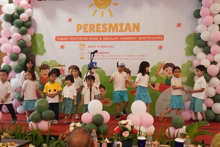 Menyambut Hari Kartini 2024, PT Hutama Karya (Persero) secara
resmi meluncurkan Daycare dan Sekolah Harmony Montessori di lingkungan perusahaan.