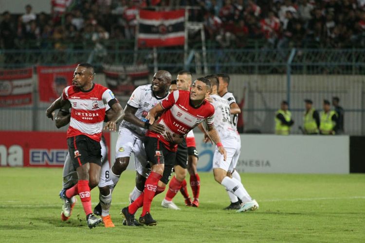 Laga antara Madura United vs Tira Persikabo pada lanjutan pekan ke-25 Liga 1 2019 di Stadion Gelora Bangkalan, Madura, Rabu (30/10/2019). 