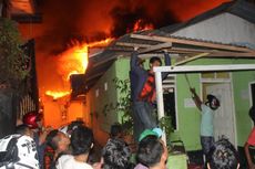 Kebakaran Melanda Dua Permukiman Padat di Ambon