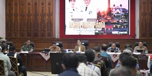 Wali Kota Semarang Agustina Wilujeng dalam Rapat Koordinasi Forum Koordinasi Pimpinan Daerah (Forkopimda) dan High Level Meeting (HLM) Tim Pengendalian Inflasi Daerah (TPID) di Gedung Balai Kota, Kamis (12/3/2026).
