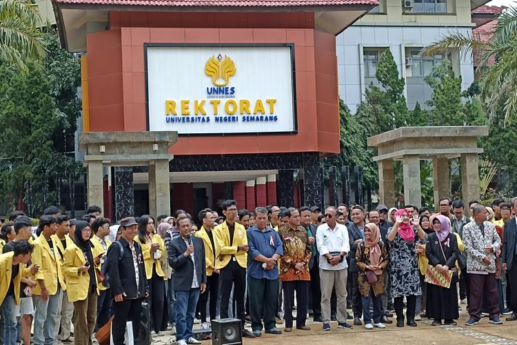 Seruan moral dari guru besar, dosen dan mahasiswa Universitas Negeri Semarang (Unnes), Jawa Tengah. 