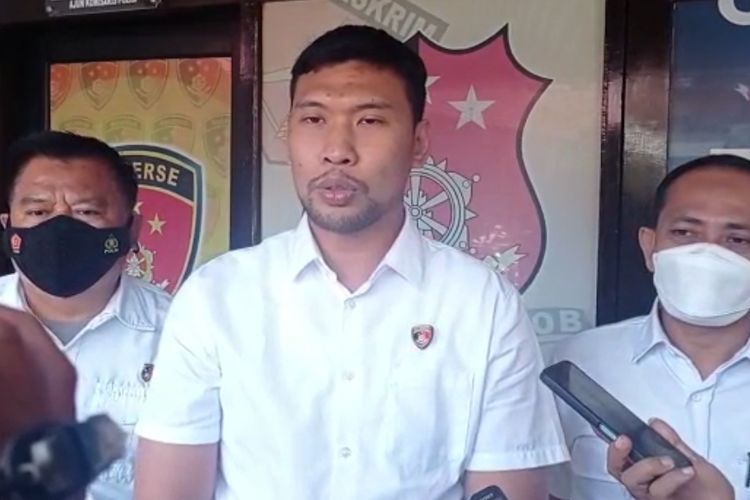 Kasatreksrim Polres Ngawi AKP Agung Joko Haryono, ASN di kabupaten Ngawi terlibat dugaan kasus penipuan rekrutmen pegawai Pertamina Blok Cepu. Korban bahkan telah menyetor uang Rp 240 juta kepada pelaku.