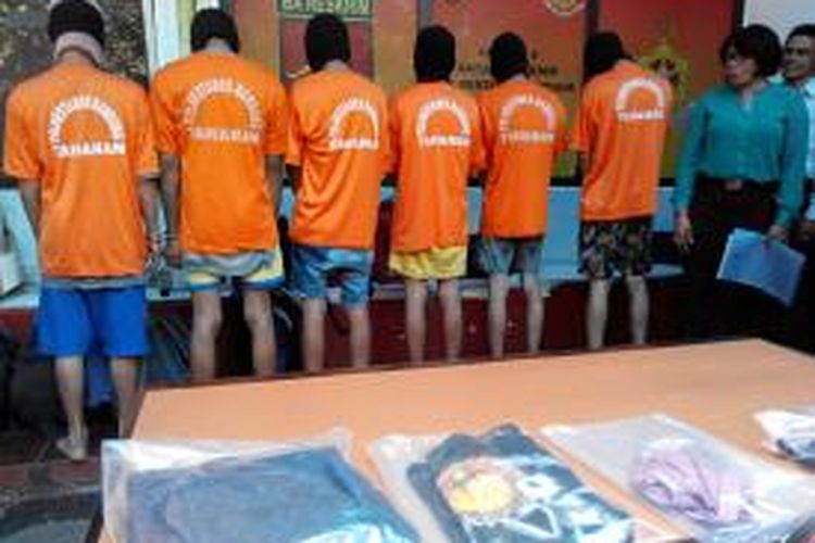 Polrestabes Bandung membekuk 6 pelaku pemerkosaan anak dibawah umur.