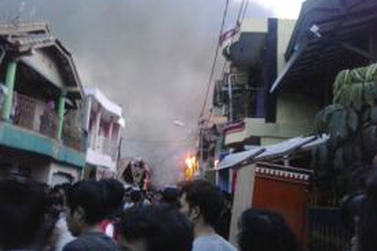 Api melahap kawasan padat penduduk jalan Jati Bunder Rw 14 Tanah Abang Jakarta Pusat