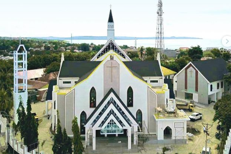 Tampilan Gereja Katedral Keuskupan Agung Kupang yang selesai direnovasi oleh Kementerian PUPR