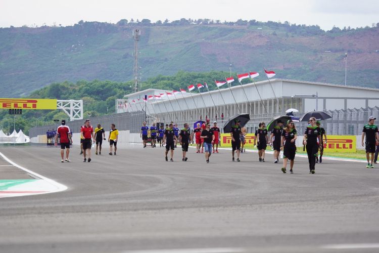 Suasana FIM dan Dorna Sport Lacak Inspeksi Keamanan di Sirkuit Mandalika.