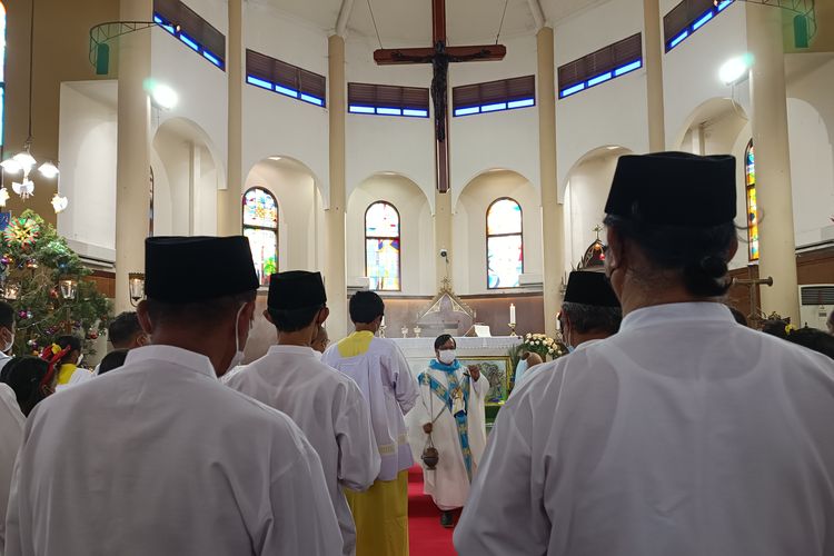 Perayaan Natal di Gereja Katolik Santo Servatius di Kampung Sawah, Kecamatan Pondok Melati, Kota Bekasi, Minggu (25/12/2022).