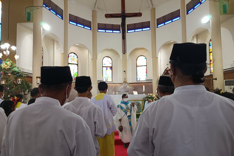 Foto Cerita Di Balik Jemaat Misa Natal Gereja Kampung Sawah Yang Pakai Baju Adat Betawi 6855