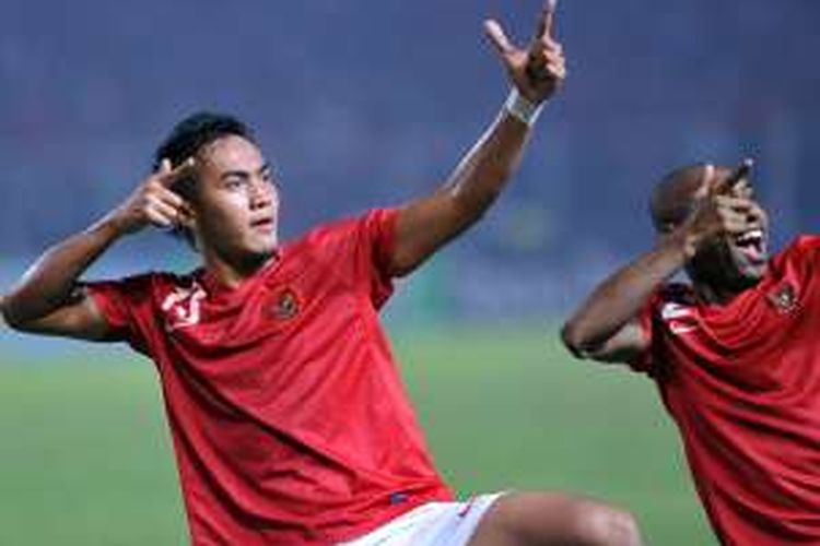 Gunawan Dwi Cahyo merayakan golnya ke gawang Malaysia, pada laga final Sea Games XXVI, di Gelora Bung Karno, Senin (21/11/2011). 