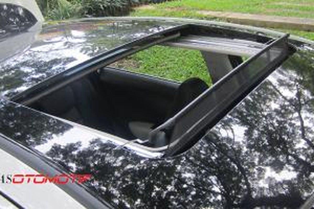 Atap panoramik dan sunroof jadi kelengkapan penunjang gengsi konsumen