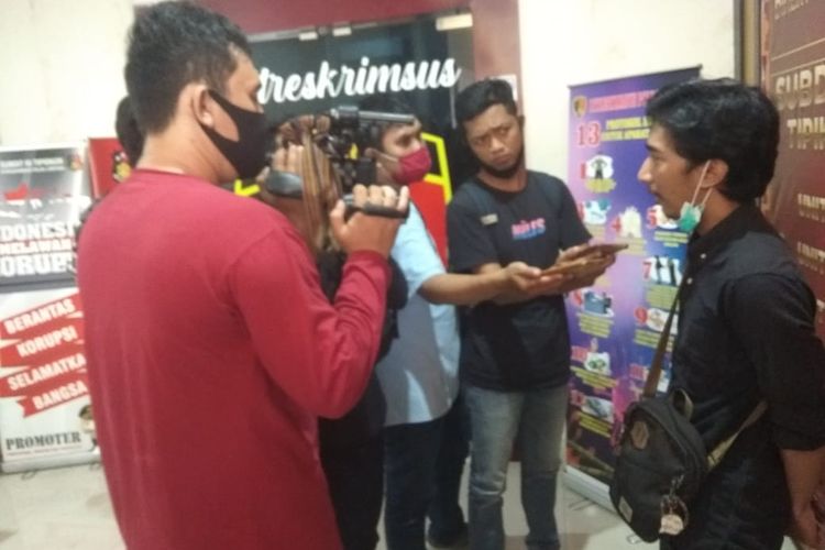 Ketua LPM Teknokra Unila, Chairul melaporkan pengancaman yang diterimanya ke Polda Lampung, Kamis (11/6/2020). Ancaman itu diterima lantaran LPM Teknokra mengadakan diskusi daring terkait isu Papua.